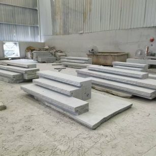 武汉 整石台阶（大面火烧+侧面自然面），出货前厂内拼装