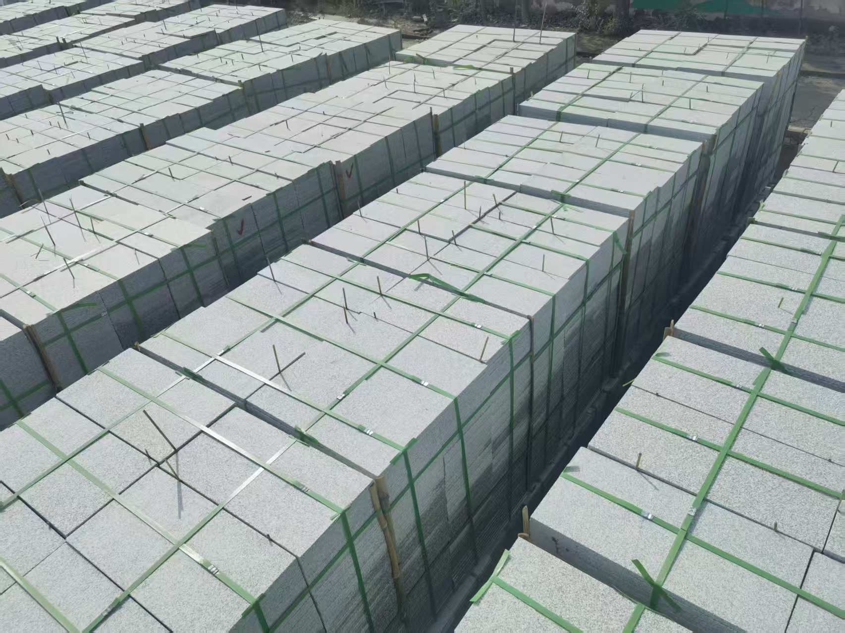 武汉 芝麻白1.8公分火烧300*600地铺，清仓大甩卖