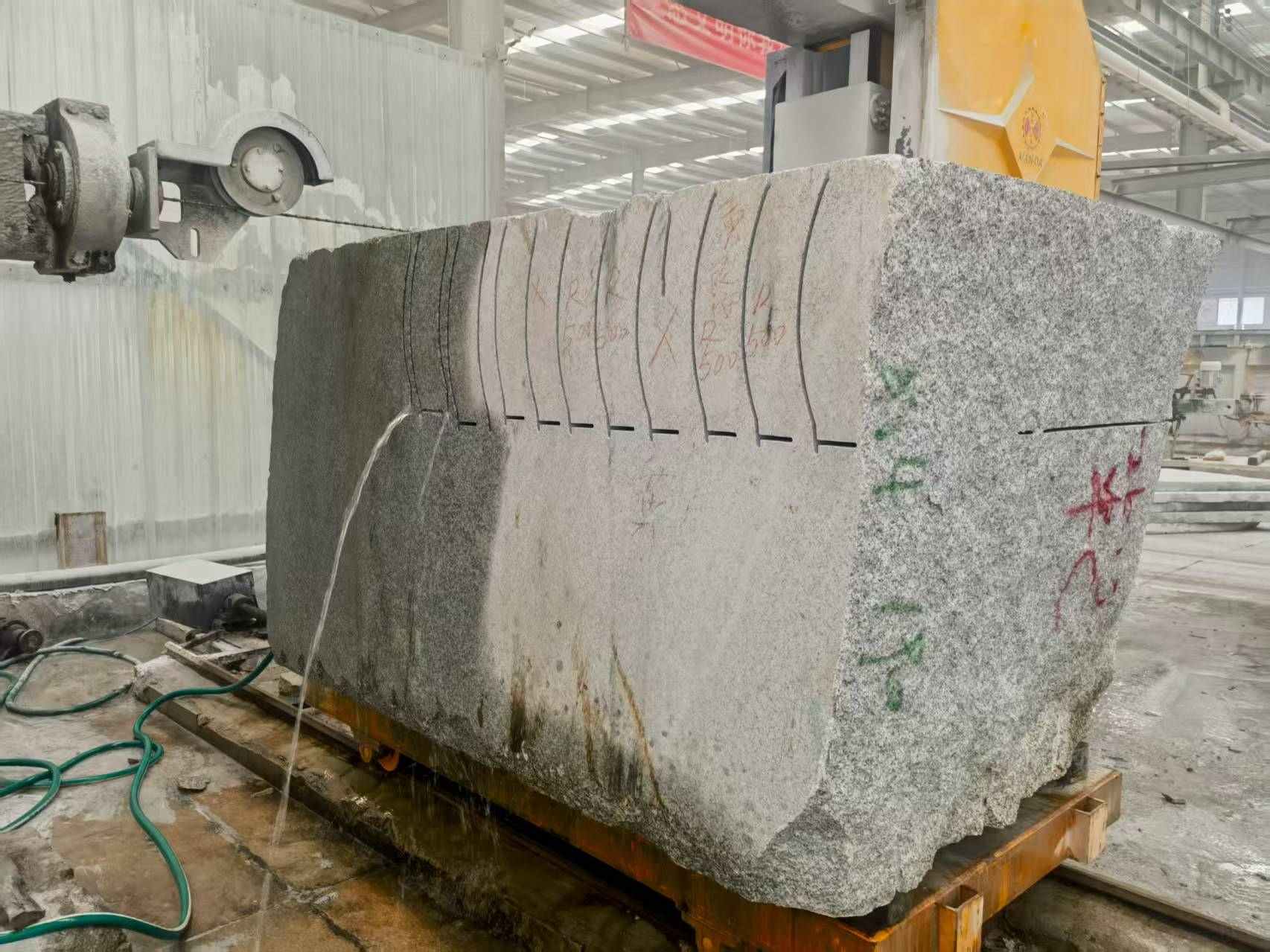 武汉 602，大花芙蓉白，绳锯加工弧形路沿石