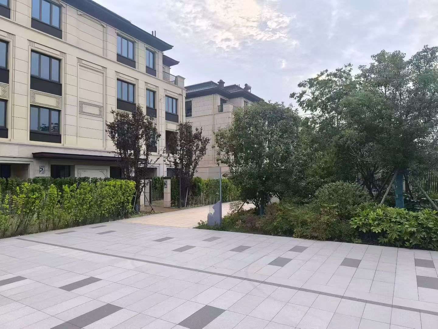 武汉 芝麻白与芝麻白搭配铺装，尺寸1200*600